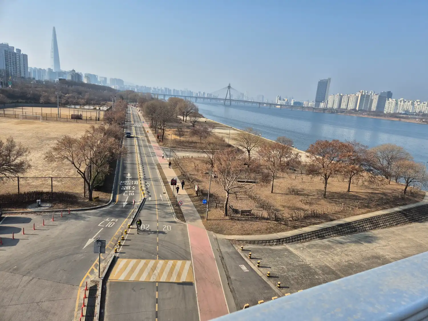 Hangang bike path view
